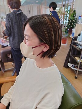 ニージ(Ni-ji) ハイライトたっぷりショート