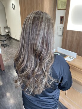 イースタイル 元町店(e-style) ハイライト×白髪ぼかし×ロング