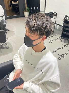 メンズサロン キング 梅田店(Men’s salon K!ng) ホワイトメッシュ/ツイスト/ツイスパ/パーマ/メンズ/眉毛