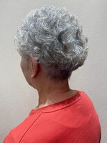 アクセ 40代50代60代シルバー小顔ソフトパーマコンパクトショート