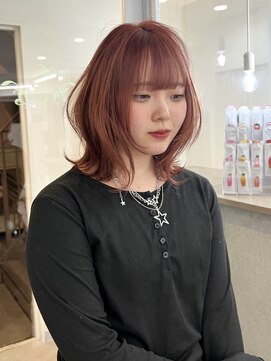 エルサザリープ 三宮(Elsa the leap) ミディアムレイヤー／ハッシュカット／アプリコットオレンジ