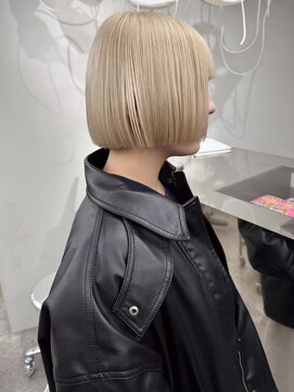 オーン 渋谷(OOn) ホワイトブロンド/ミニボブ