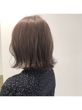 エミィ(emme) 極細ハイライト×ぷつっとボブ