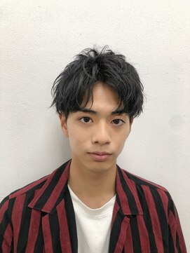 マカロニコースト(macaroni coast) ダークグレーカラーのセンターパートショート