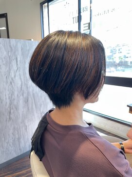 アトリエアルシュ(atelier ARCHE) 大人女子のセンターパートショートヘア