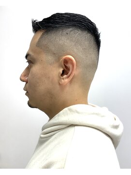 フランクスバーバーザスタンド(Frank’s barber the stand) アップバングスキンフェード　バーバースタイル