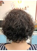 クセ毛を活かしてショートヘア