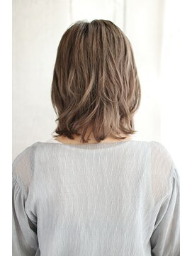 トランクイル サフリック(TRAN9UIL safric) 20代30代40代　かわいさにモード・くびれレイヤー【烏丸】