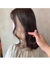 《こなれ感のあるインナーカラー》耳周りにフォーカスしたデザインが、女性の魅力を/ブリーチショートボブ