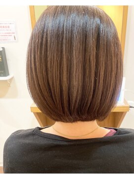 フリージア(freesia) 30代40代50代/ツヤ髪スタイル/大人ボブ