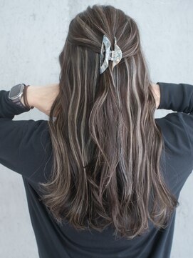 マリアナ(Mariana) ハイライトショートヘアレイヤーカットダブルカラー