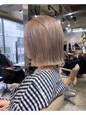 ショートボブミルクティーベージュカラーダブルカラーハイトーン
