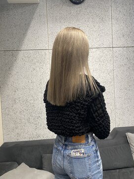 ローレン(Lolen.) グレーベージュ/小顔に見せるヘア mai