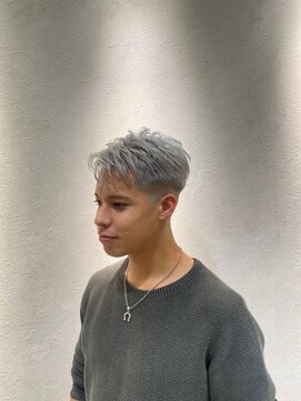 アース 四日市店(HAIR&MAKE EARTH) ホワイトシルバー