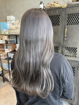 アチーブリス(achieve Liss) 透明感アイスグレージュくすみカラーゆるふわウェーブ巻き