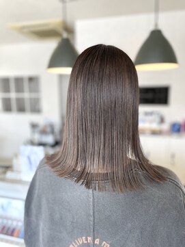 ヴィフ ヘアアンドデザイン(Vif hair&design) グラデーションミルクティーベージュ×ぱっつんロブ