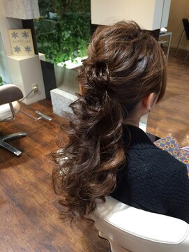 オズ ヘアーアンドトータルビューティー(OZ hair&total beauty) ポニーテール×巻き下ろし