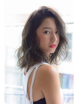 ナイン 麻布十番(NINE) 無造作カール・鎖骨ロブ・グレージュカラー