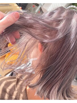 イリ 心斎橋(ili) 透明感抜群　ホワイトピンクパープル　ハイトーン