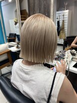 ファースト(1st)&nbsp;ぱつっとボブ！おしゃれブロンドヘアー♪