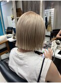 ぱつっとボブ!おしゃれブロンドヘアー♪