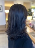 赤み消しカラーオリーブグレージュ外ハネミディアムレイヤー