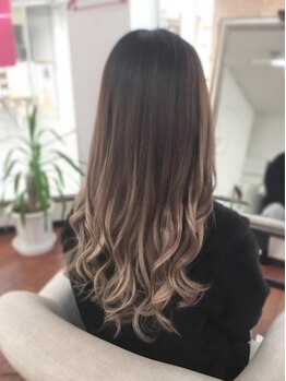 エクステアンドカラー ティアラ(teara)の写真/エクステを使ってブリーチなしでグラデーションヘアに!地毛では難しい色も簡単に表現できちゃう!