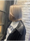 切りっぱなしボブ_ホワイトベージュ