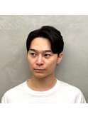 自然な毛流れが魅せる、清潔感あふれる爽やかセンターパート