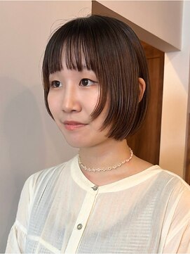 ロティー(loty) ショート ボブ レイヤー 顔周りカット 暗めカラー ベージュ 20代