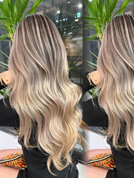 ルーフアクト(LUFE act) 大人上品なホワイトバレイヤージュ