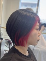 クローバー(CLOVER)&nbsp;ショートボブ×ハイコントラストカラー（レッドインナーカラー）