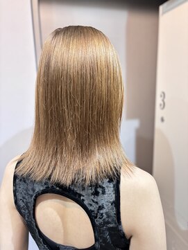 メラク(Merak) 艶感たっぷり◎ナチュラルベージュ×まとまりストレート