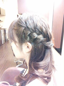 ヘアメイク ビス(Hair Make Bis.) 編み込みハーフアップ
