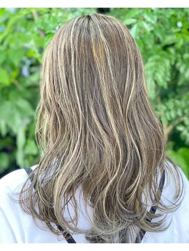ニースヘアギャラリー 上野御徒町店(Neece hair gallery by across) 《Kiko＊おすすめ》透明感抜群！オリーブアッシュカラー