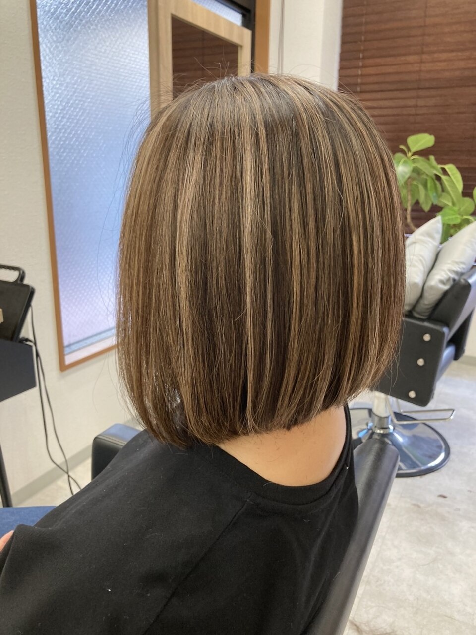 ハイライトカラーボブ（白髪ぼかしハイライト/60代後半