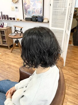 ワン エイティー ディグリース 恵比寿(180°One Eighty Degrees.) くせ毛を生かしたショートボブ