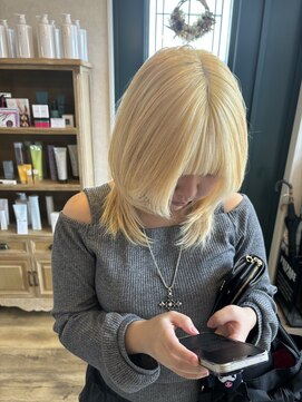 ウルスヘアー(ulus hair) 【ブリーチ2回以上必須】抜きっぱなしブロンド×ウルフスタイル