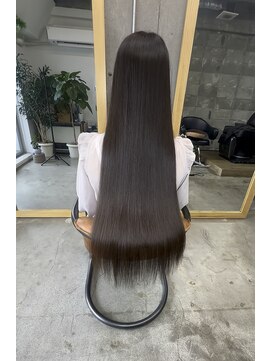 ララク(RARAQ) 最高峰美髪矯正/凛と伸びる超ロングの艶髪美学