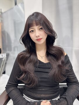 ロムーク 表参道(LOMKH) ミディアムレイヤーロングレイヤー顔周りカットボルドー