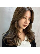 赤みを徹底的に抑え、圧倒的透明感を叶える『アディクシーカラー』