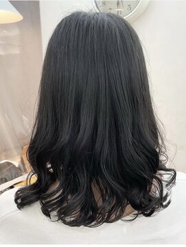 アピッシュ シェリ(apish cherie) ミディアムのコテ巻き風パーマ