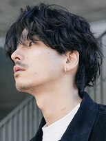 フィフス 大分(fifth)&nbsp;大分スパイラルパーマメンズカットセンターパートウルフゆるめ