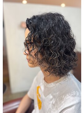 ビハインドザカーテン(BEHIND THE CURTAIN) メンズミディアムヘア×ツイストスパイラルパーマ