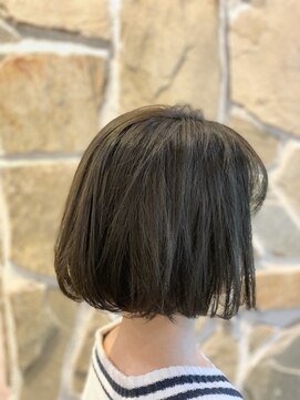 ルッソ チアロ(Lusso chiaro) 切りっぱなしミディアムボブ◎30代40代50代