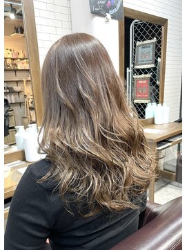 アミーゴ(AMIGO) レイヤーカット×ナチュラルグラデーション