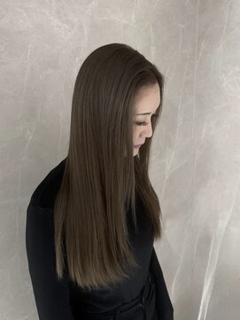 コモダ 神戸三宮(comoda) 思わず触りたくなるような大人グレージュ