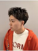 スパイキーショートにテーパーフェード