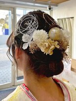 アエル 宝塚南口駅前店(aeru)&nbsp;金箔×ドライフラワーの和モダンシニヨン【宝塚南口駅前駅】