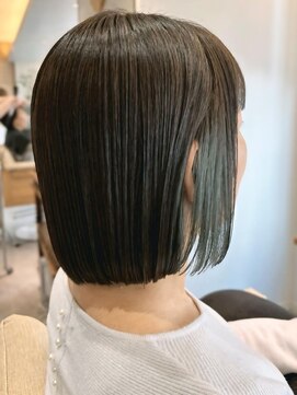 フリップビーアヴェダ(FLIP B AVEDA) 本八幡×切りっぱなしボブ×インナーカラー×グリーン